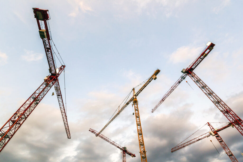 Cranes present in a high skyline that led to fatal loss of life for worker.