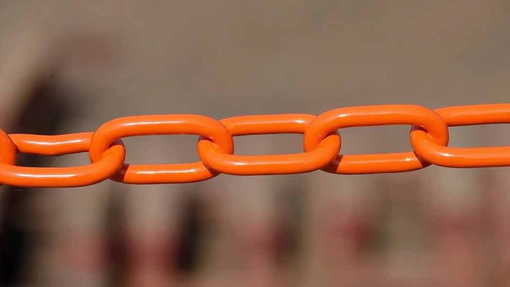 Smart links between teams being represented by a chain in FlexManager colour.