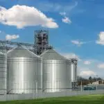 Fall from ladder that did not meet the safety standards, silo in Canada.